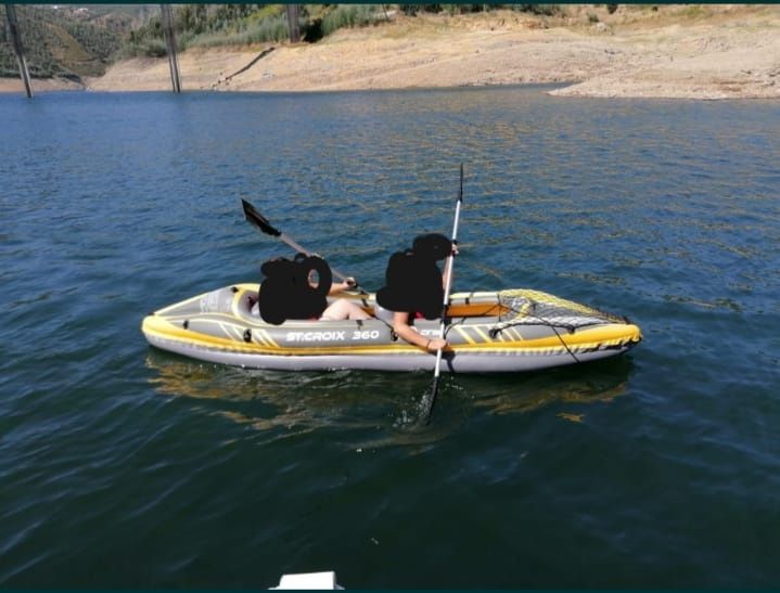 Caiaque insuflável para duas pessoas