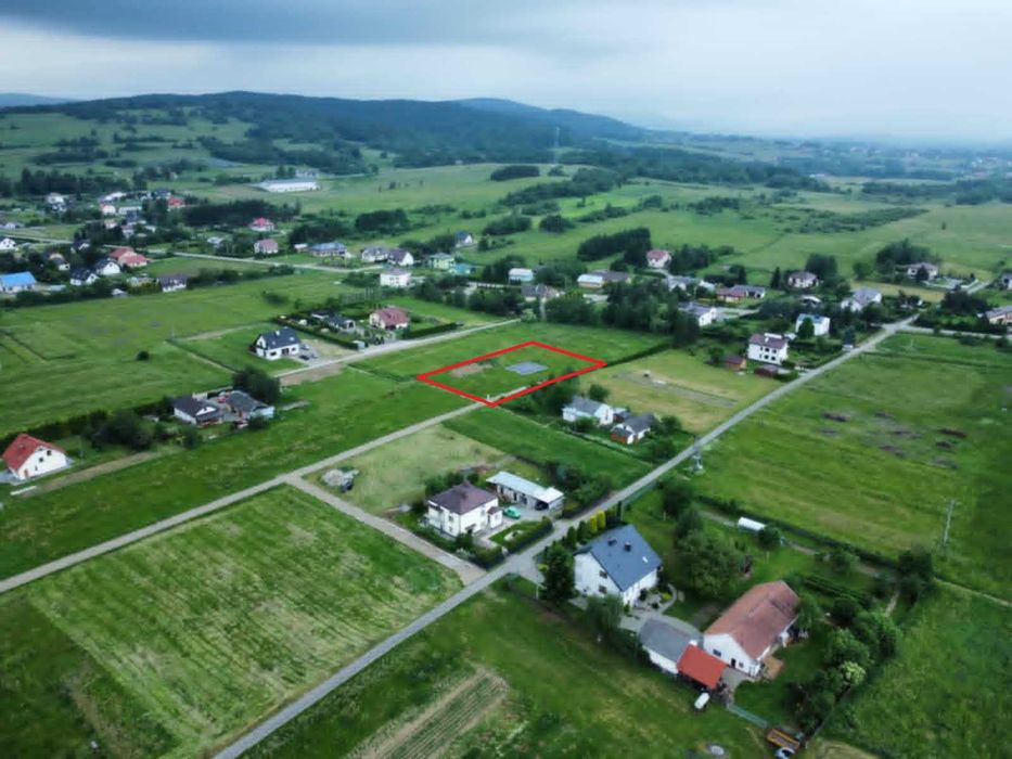 sprzedam działkę z fundamentami