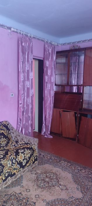 Продається трикімнатна квартира