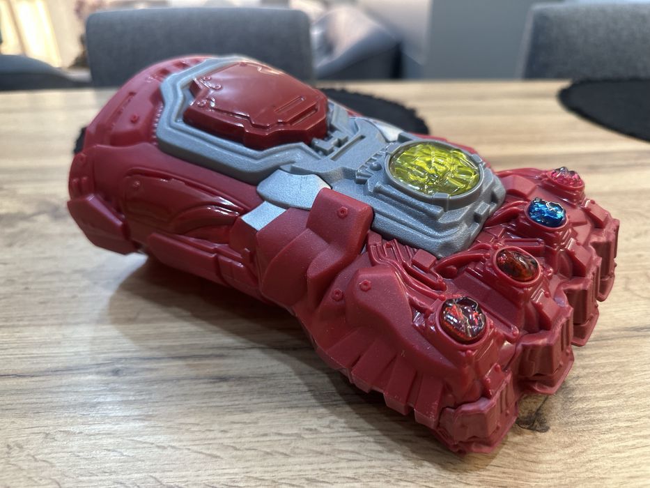 Marvel Rękawica Thanosa Avengers inteaktywna