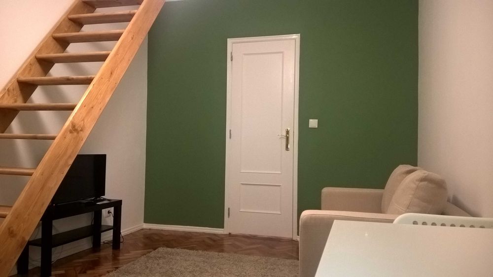 Quarto Duplex com Sala e WC Privativo (Metro Linha Azul)