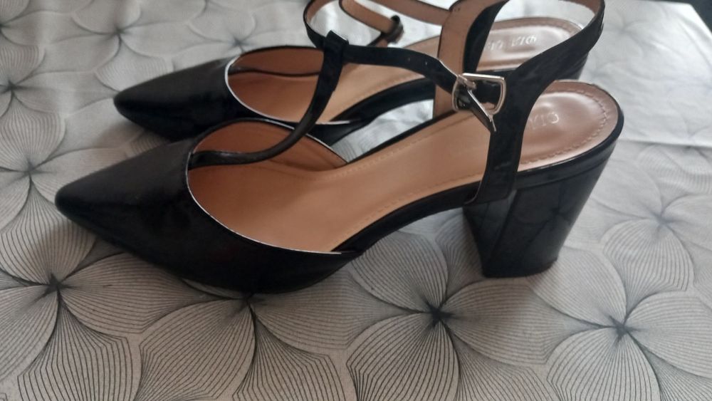 Buty na obcasie czarne