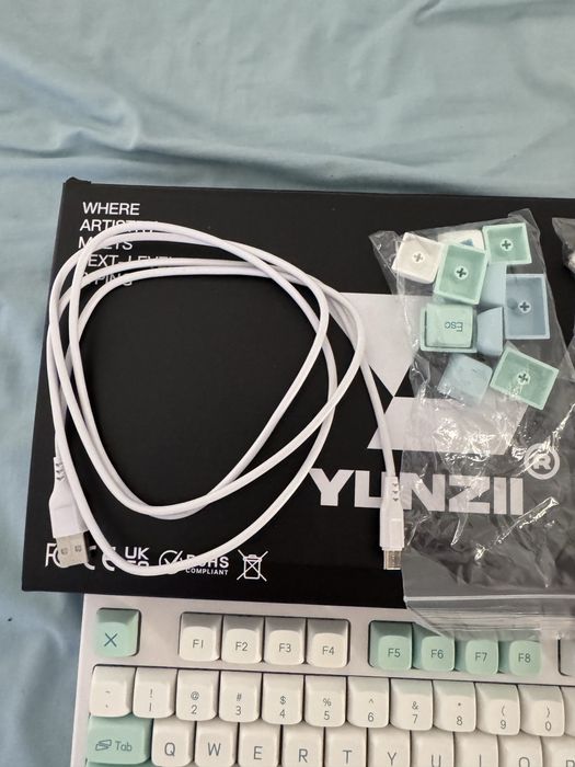 Teclado YZ75 Yellow Switches (Creamy)