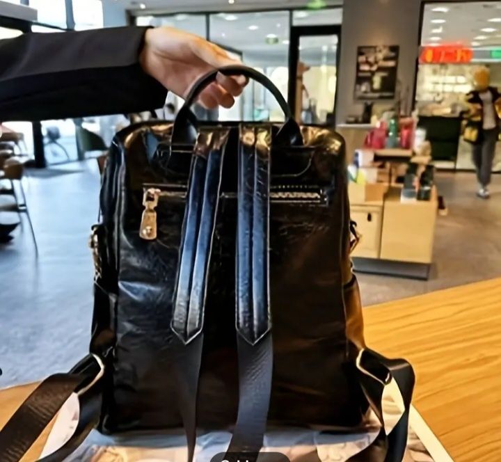 Женский рюкзак- сумка с дизайном и со стразами