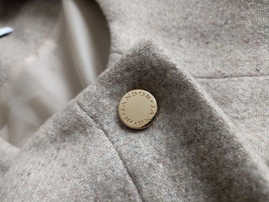 Beżowy przejściowy wełniany płaszcz quiet luxury taupe janbor