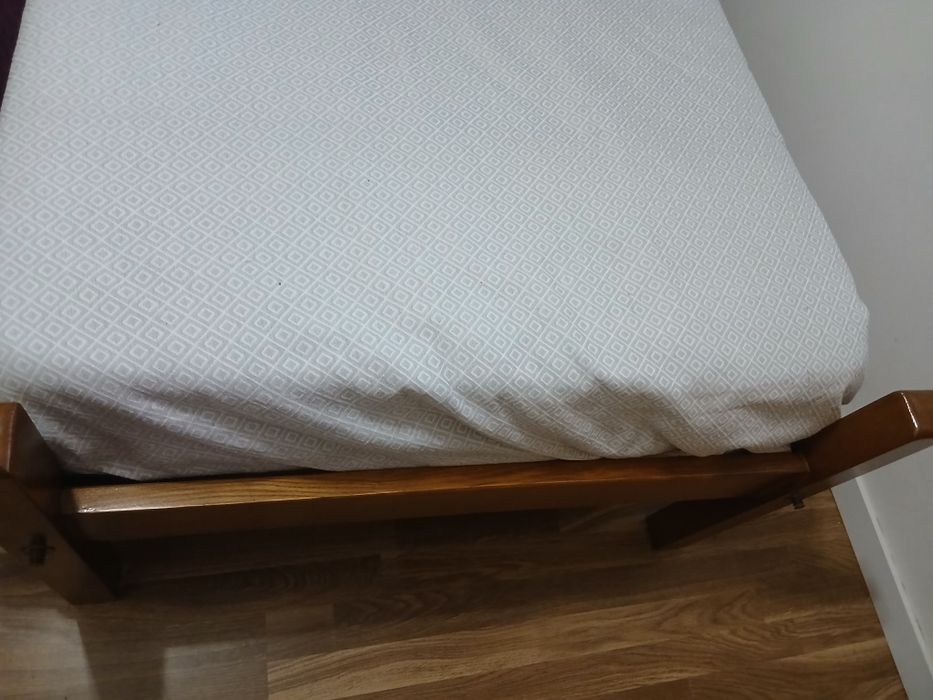 Cama com colchão 100x200cm