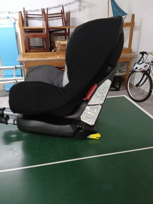 Cadeirinha de bebé (Maxi-Cosy)