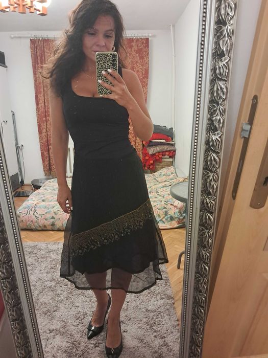 Czarna midi spódnica marki Vila w rozmiarze S, M