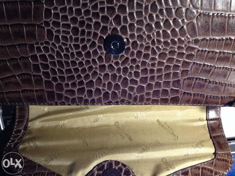 Carteira em pele da marca Guy Laroche