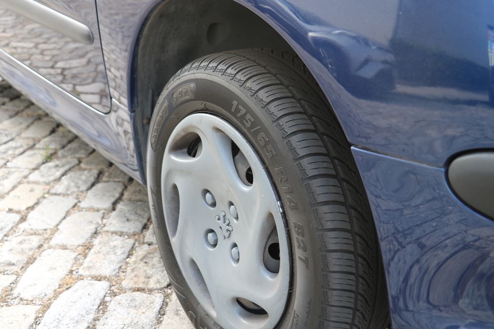 Peugeot 206 , 1100 a gasolina