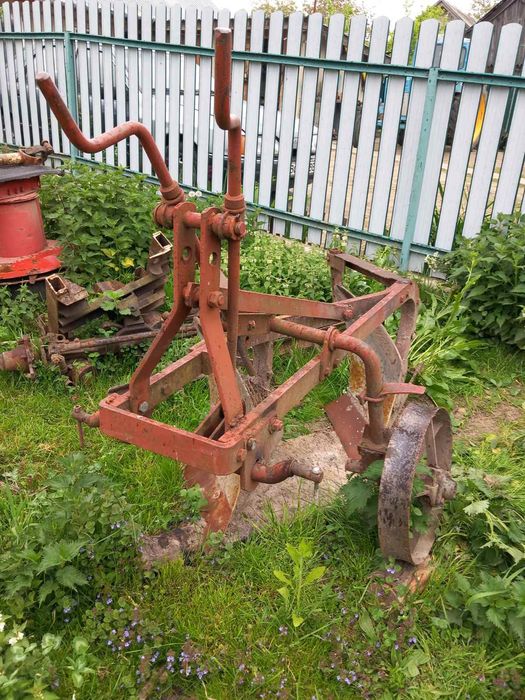 Плуги двокорпусні