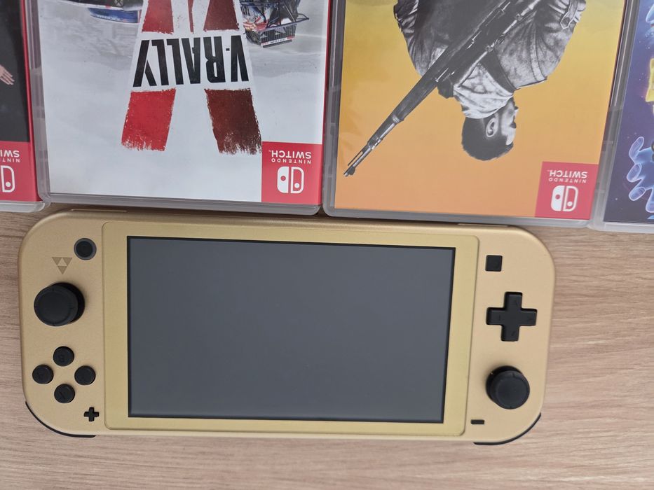 Sprzedam konsole Nintendo Świtach Lite.
