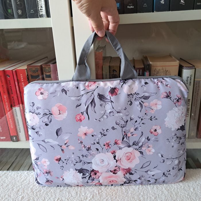 Nowa torba na laptopa I dokumenty
