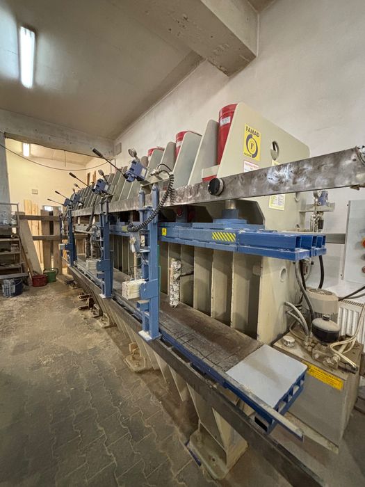 Prasa Famad do podłóg warstwowych