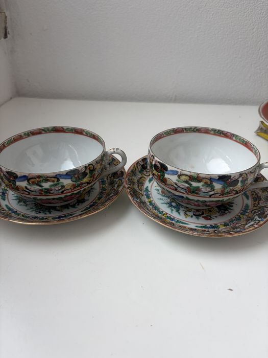 Chávena e pires em porcelana vidrada chinesa, cerca de 1930.