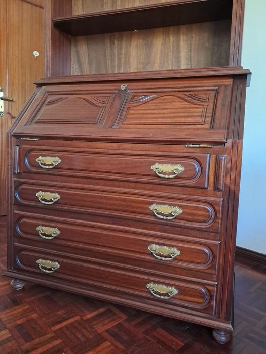 Escrevaninha mogno e estante