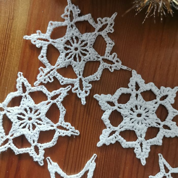 Urocze gwiazdki na choinkę ręcznie wykonane komplet 9 szt