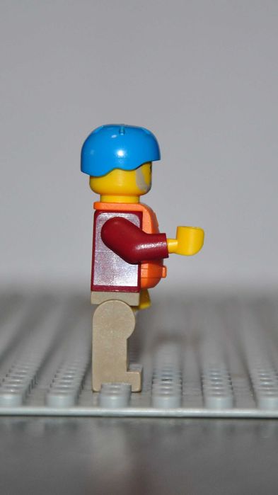 0334 Figurka LEGO cty0913 Town Man, Dark Red Jacket