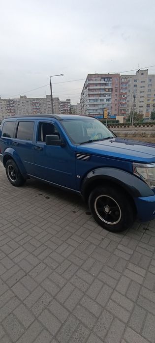 Внедорожник Dodge Nitro 2010 год