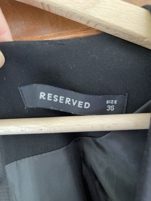 Czarna elegancka sukienka Reserved 36