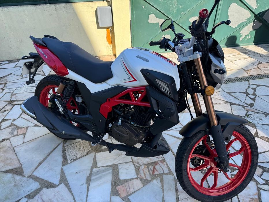 UM   XTREET  125