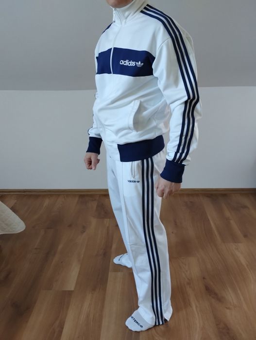 Dres męski Adidas biały z granatowymi lampasami