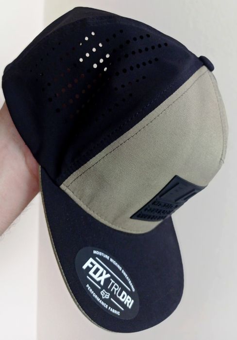 Кепка FOX відомий дорогий бренд.