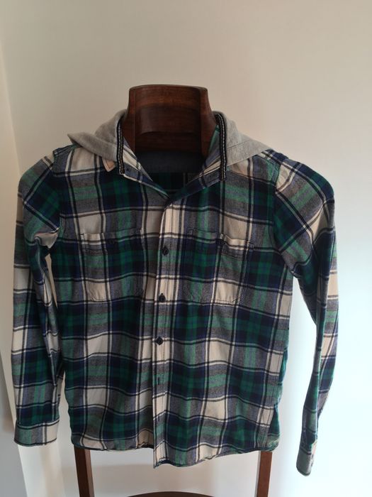 Camisa de rapaz com carapuço