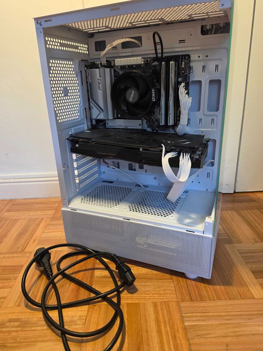 PC Gaming Ryzen 5 8500G + GTX 1080 8GB + 32GB DDR5 + 1TB NVMe