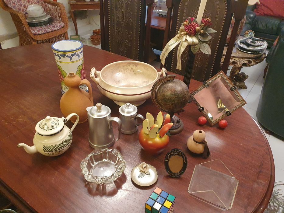 85 Peças decorativas e bibelots