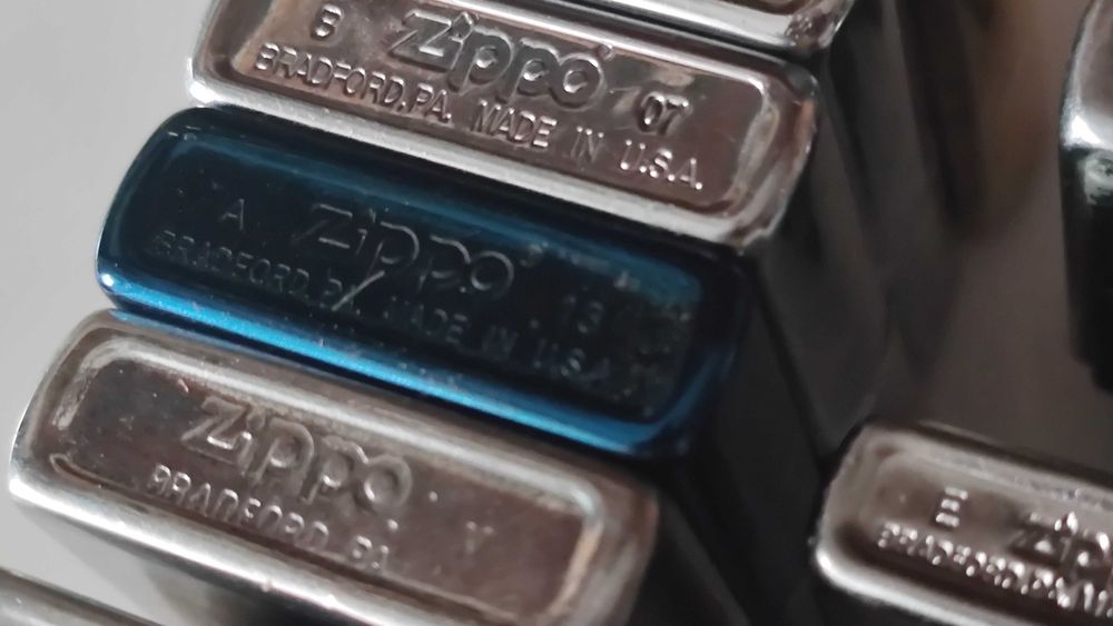 Бензиновая зажигалка zippo malrlboro 2000 год