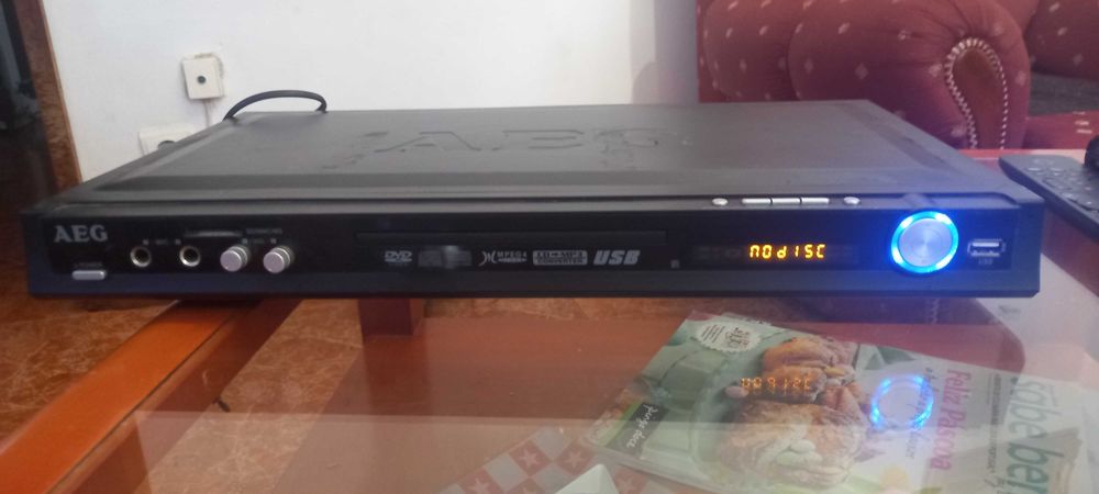 vendo LCD SAMSUNG nova c. comando + DVD AEG novo c comando