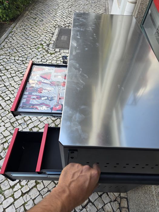Pormação carrinho de ferramenta com 11 gavetas  completas novo