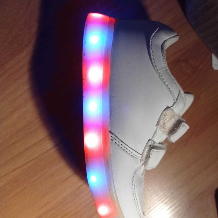 Dziecięce Buty Sportowe Led Na Rzepy Białe Świecące USB r 26 Unisex