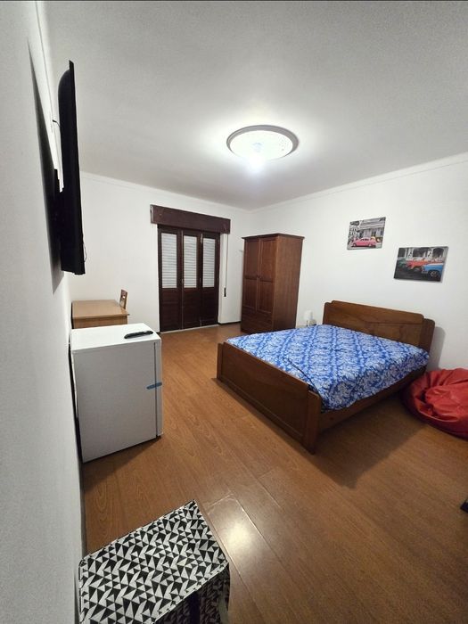 Alugo quarto de casal