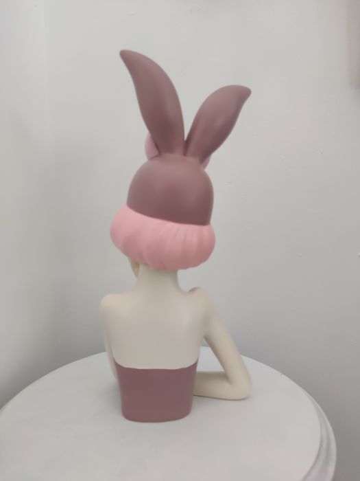 Estatueta menina com chiclete 31 cm