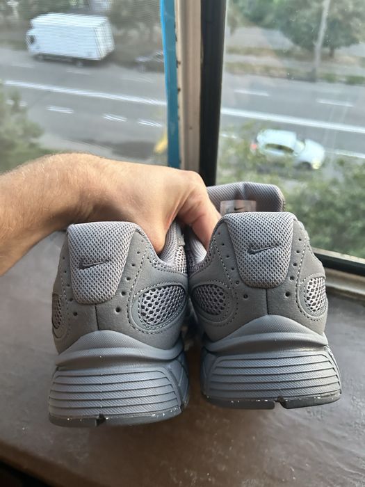 Чоловічі кросівки Nike V5 RNR Grey