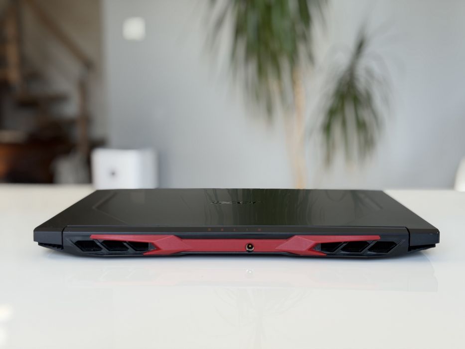 Acer Nitro 5: Intel i7, RTX 2060, 512 SSD + 1TB HDD