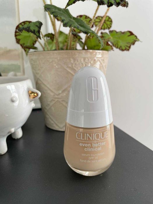 Тональна основа тональний крем Сlinique Even Better WN 01 flax