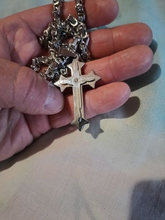 Продам цепочку с крестиком.