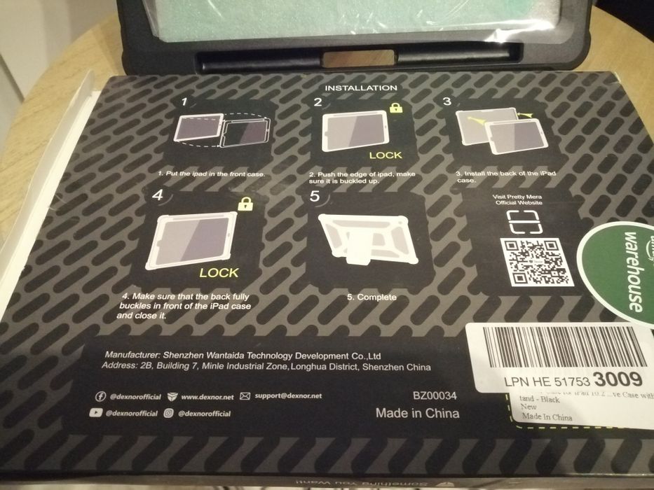 Case z szybką na tablet