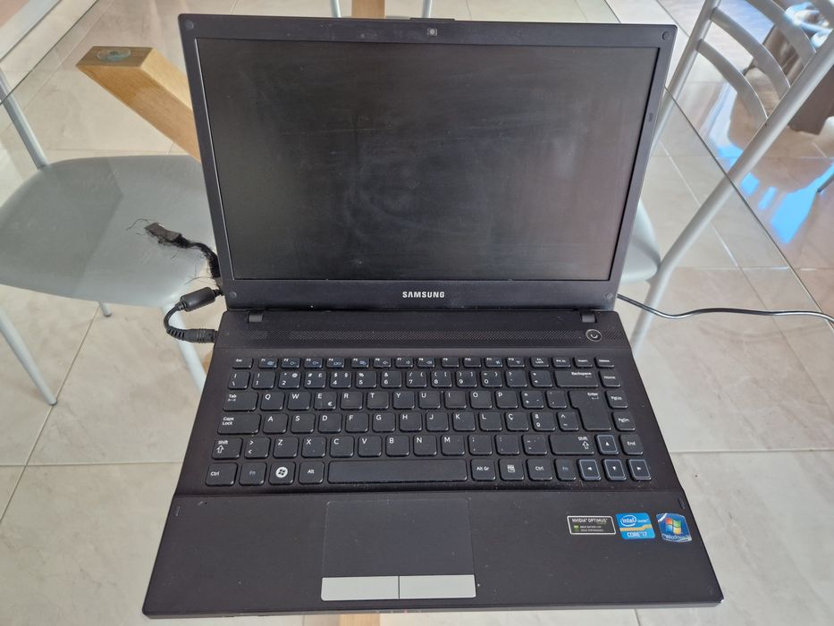 Samsung  NP300V4AH Core i7
