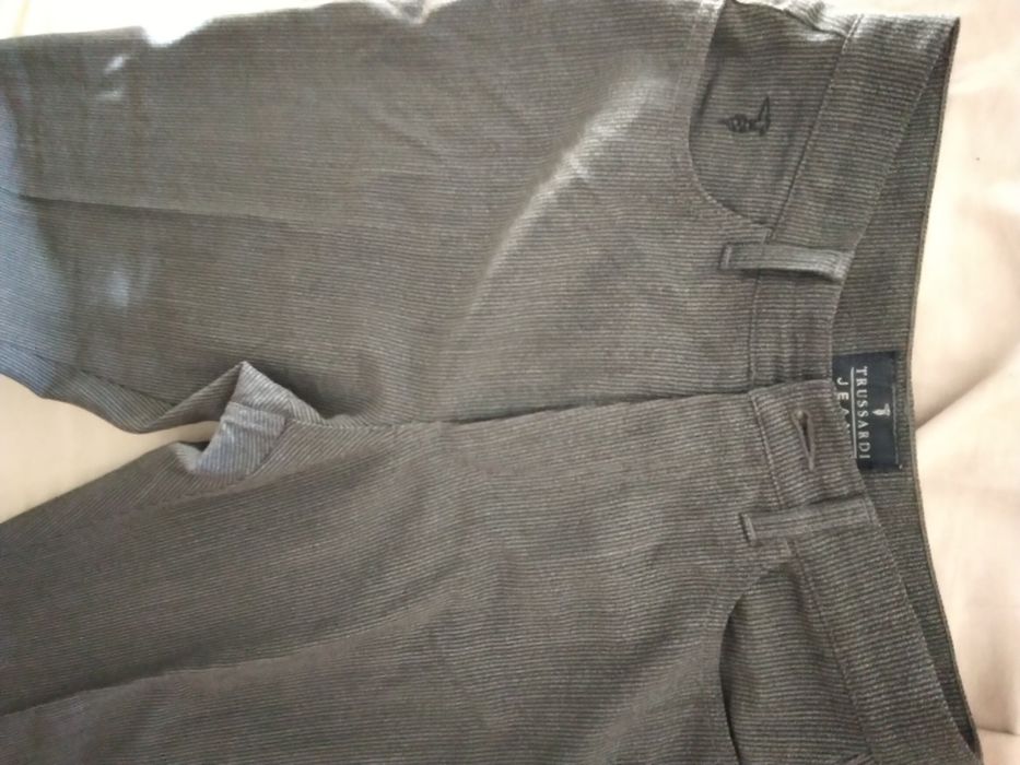 Calça sarja 36 com riscas cinzentas