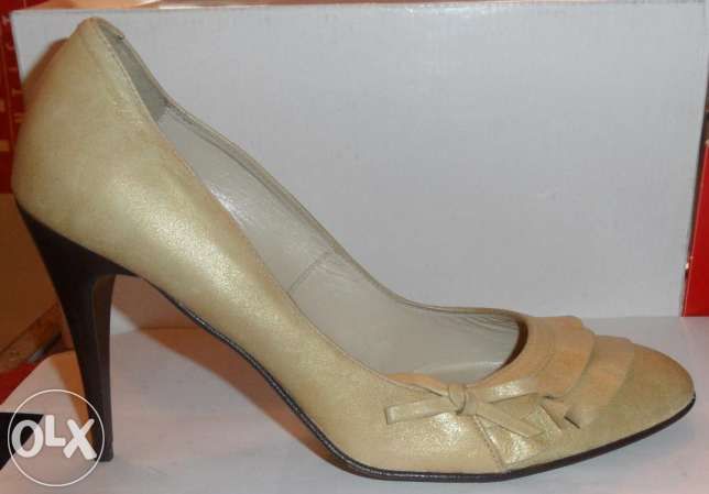 Perłowe beżowe szpilki nude ecru falbanki skóra 37 38 39