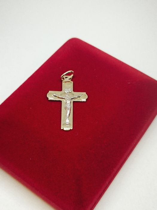Złoty wisiorek krzyżyk z Panem Jezusem, złoto próby 585