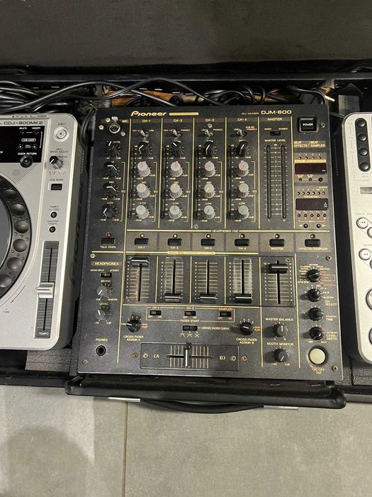Konsola DJ Pioneer DJM 600 + 2x CDJ 800MK2