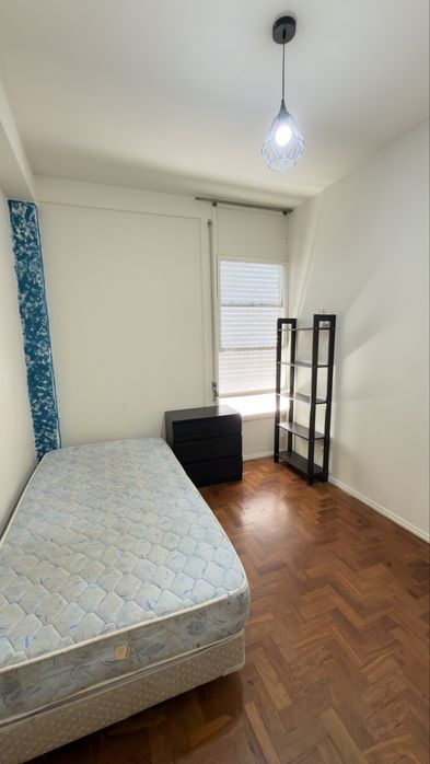 Tenho Quartos  para arrendar , um com varanda e o outro sem varanda , apartamento com duas casas de banho , presik com elevador e todo remodelado