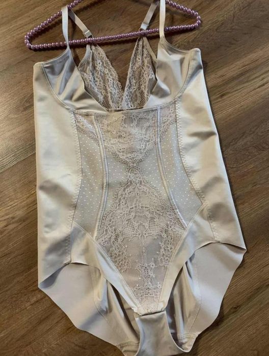 Коригуюче боді Asos