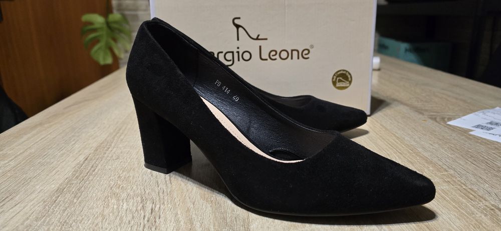 Nowe buty na klocku, eleganckie na obcasie 40