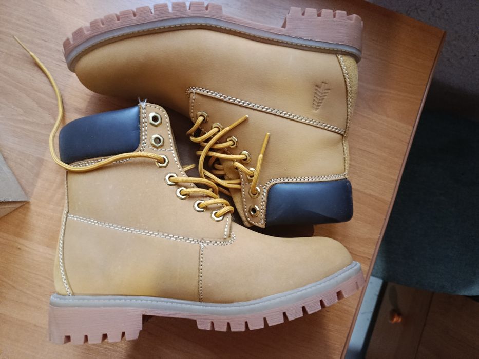Нові демісезонний черевики-дезерти